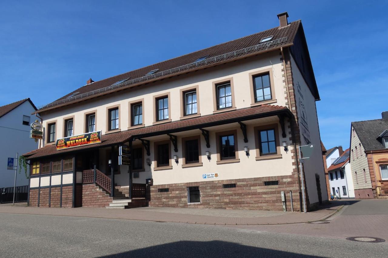 Hotel Waldoza Waldmohr Exteriör bild